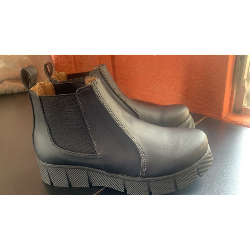 Bota plataforma cuero negra  del 35 al 39